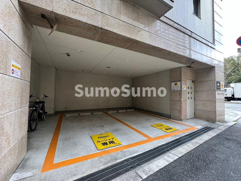 アリス・マナーガーデン新町の駐車場