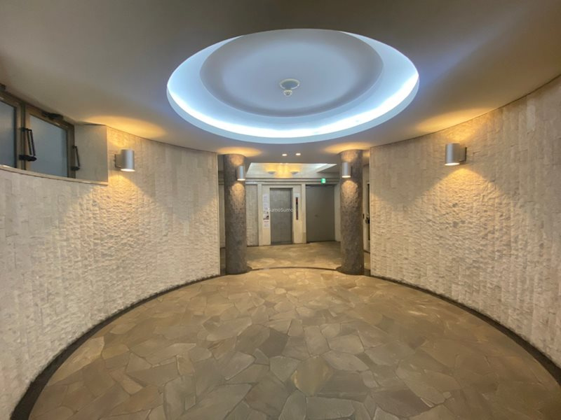 KAISEI本町のロビー