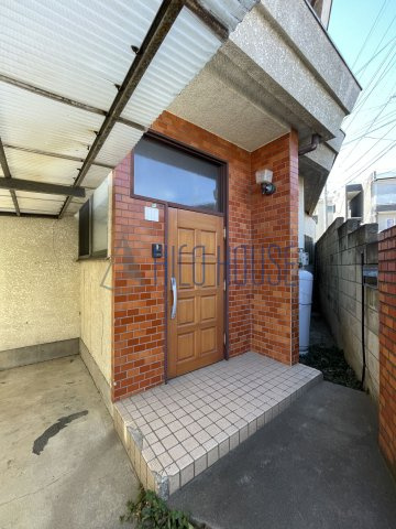 仙波町4丁目戸建貸家のエントランス