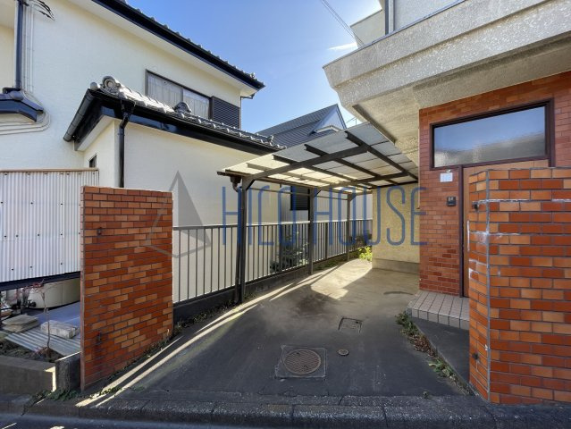 仙波町4丁目戸建貸家の駐車場