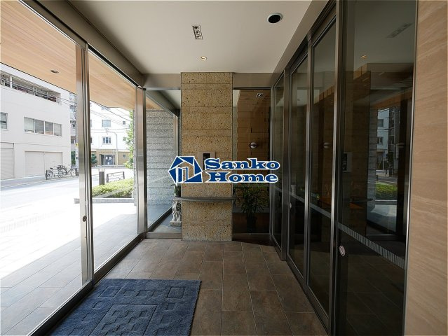 フォンターナ入谷のエントランス