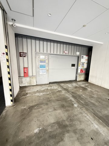 L・Isobe三宮の駐車場