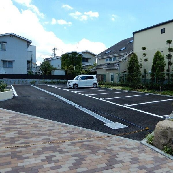 JADE ASHIYAの駐車場