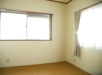 【寝室】 | ラフォーレⅡ | 広くて明るい寝室