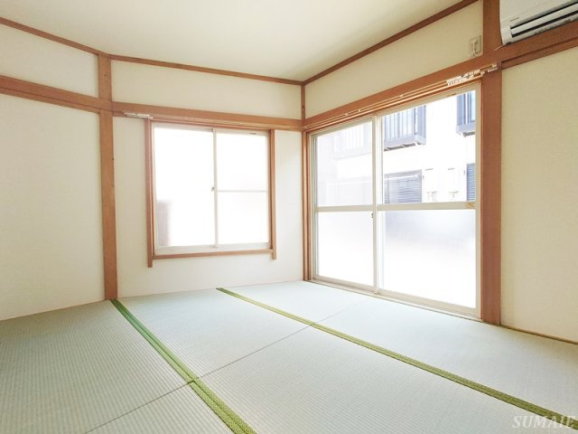 コーポ二ノ宮の居間・リビング|角部屋2面採光です☆