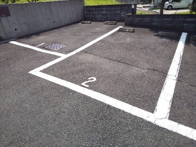 【駐車場】 | レオパレスビューテラス | 画像10