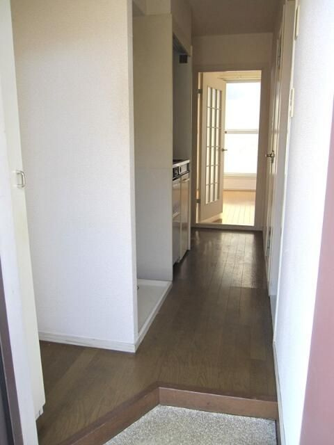 ジュノー浅間台の玄関