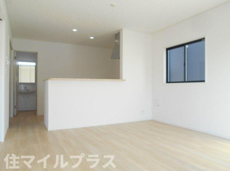 【居間・リビング】 | 郡山市日和田町日向新築一戸建て3棟 | ゆったりとしたリビングです