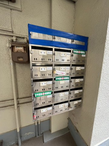 ニュー里中ハイツのエントランス