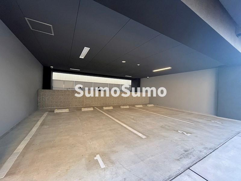 プレサンスDOMECITYコレーレの駐車場