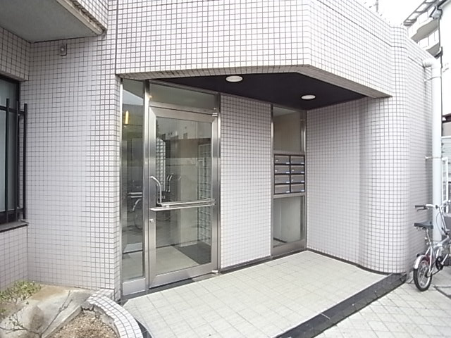 パークノヴァ西岡本のエントランス