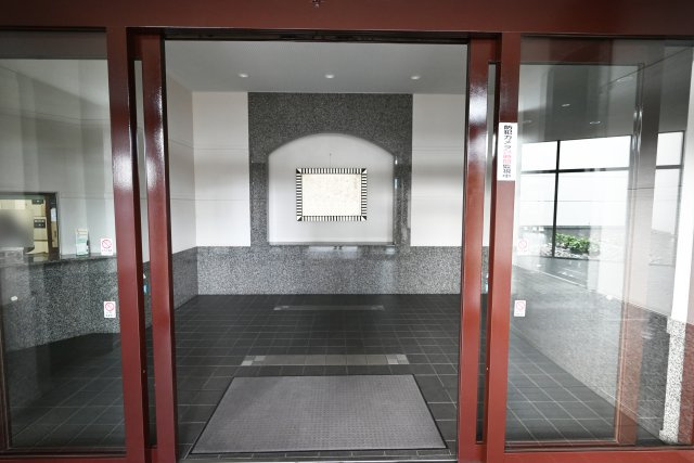 加島駅前アーバンコンフォートのロビー|出迎えてくれるエントランスロビーは高級感ある造りになっています。