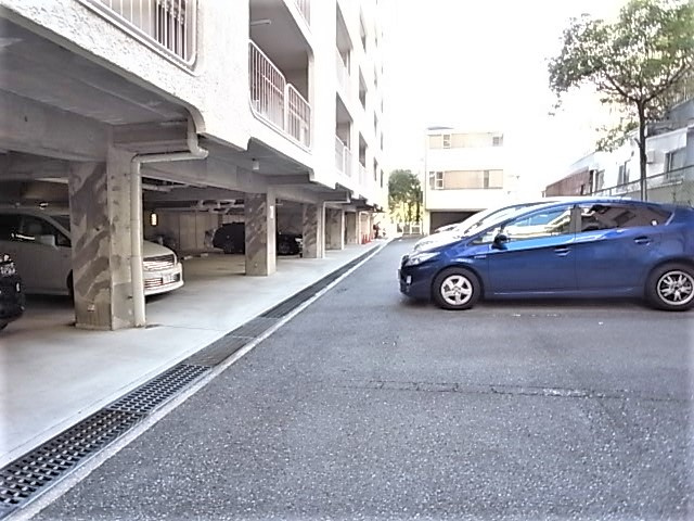 西芦屋グリーンハウスの駐車場