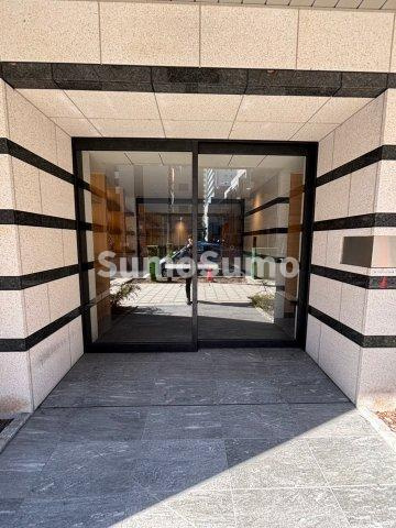 RISING Maison 本町橋のエントランス