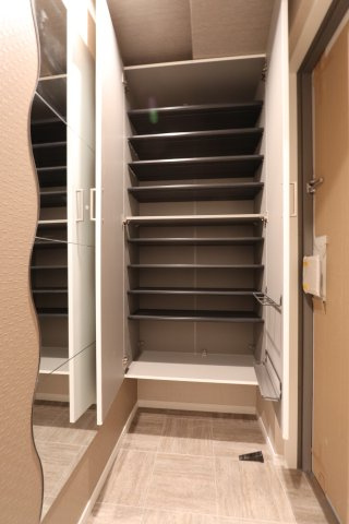 大阪市浪速区敷津西２丁目の賃貸マンションの玄関