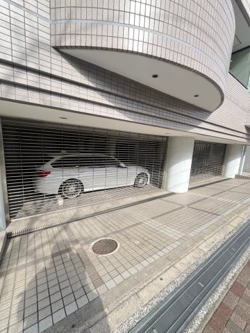 ダイヤガーデン岡本の駐車場