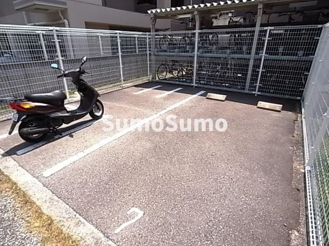 エスポワール西宮北口（平木町）の駐車場