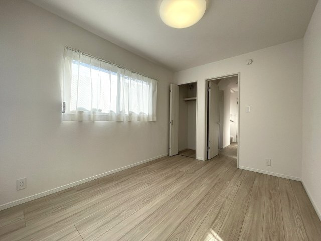 【寝室】 | 練馬区春日町1丁目　中古一戸建住宅　（成増店） | 収納スペースもたくさんあり快適に暮らせそう