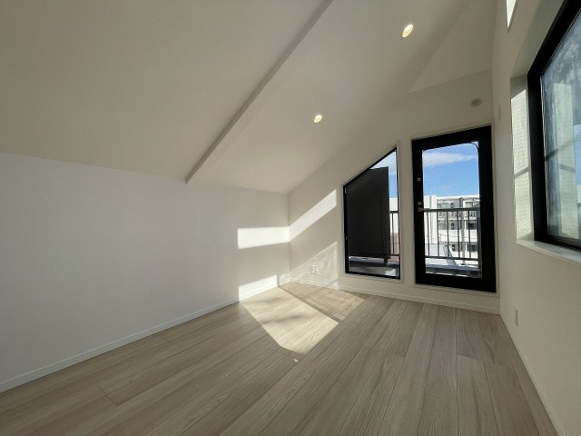 【子供部屋】 | 練馬区春日町1丁目　中古一戸建住宅　（成増店） | 2面採光なので日当たり良好です