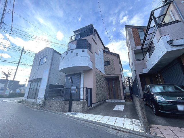 【外観】 | 練馬区春日町1丁目　中古一戸建住宅　（成増店） | 都営大江戸線「練馬春日町」駅徒歩約7分の近さ