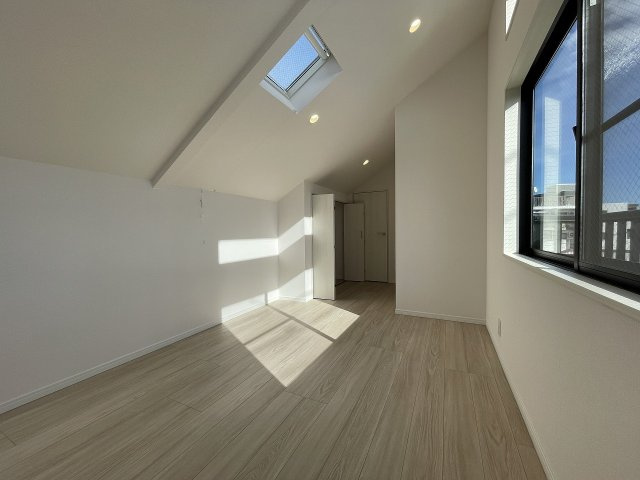 【子供部屋】 | 練馬区春日町1丁目　中古一戸建住宅　（成増店） | 陽光・通風を確保した快適空間
