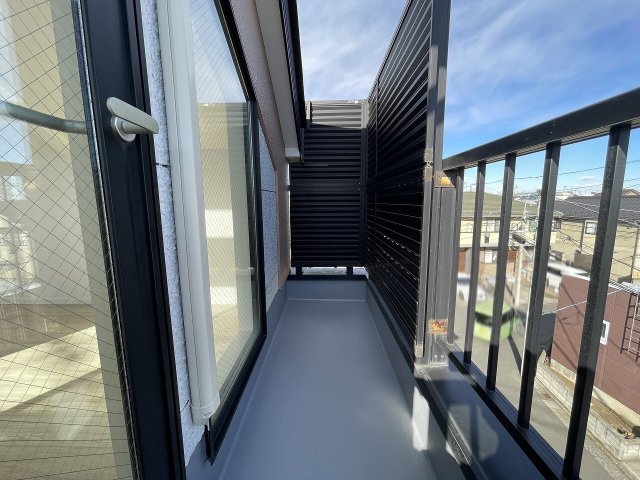 【バルコニー】 | 練馬区春日町1丁目　中古一戸建住宅　（成増店） | 通風・採光を考慮した快適な住まい