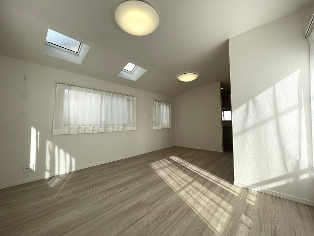 【居間・リビング】 | 練馬区春日町1丁目　中古一戸建住宅　（成増店） | 自然と家族が集まる心地よい空間
