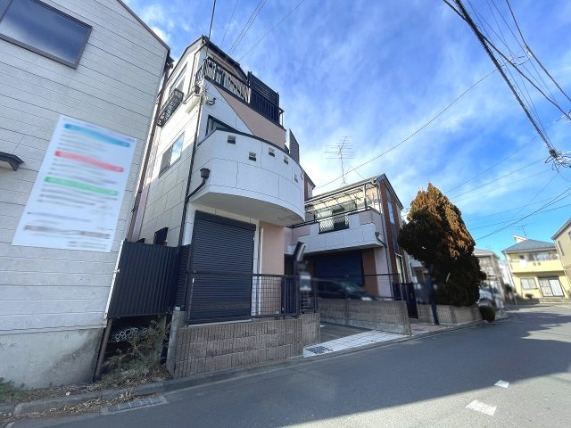 【前面道路含む現地写真】 | 練馬区春日町1丁目　中古一戸建住宅　（成増店） | 都心部へ好アクセス　豊かな住環境
