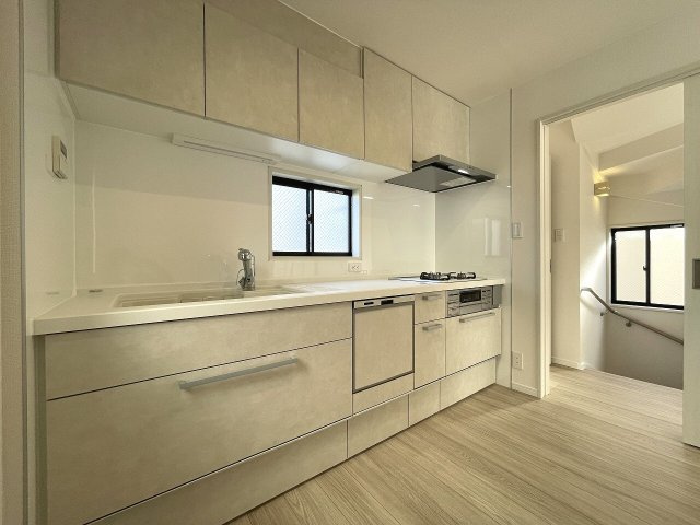 【キッチン】 | 練馬区春日町1丁目　中古一戸建住宅　（成増店） | キッチンにはエコと家事時間短縮、一石二鳥の食洗機付です　