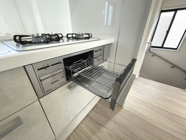 【その他】 | 練馬区春日町1丁目　中古一戸建住宅　（成増店） | お手入れしやすく使い勝手のいいガスコンロ
