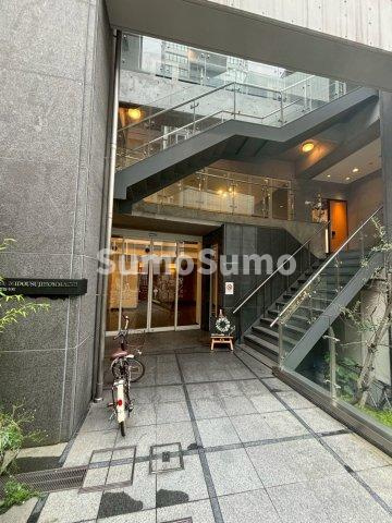 S-CREA御堂筋本町のエントランス