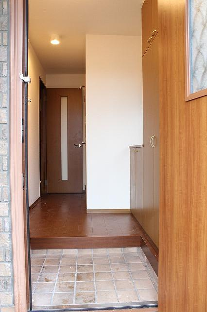 秋定様戸建の玄関