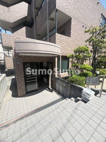 メルフィール岡本のエントランス