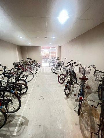 フェリーチェ難波の駐車場
