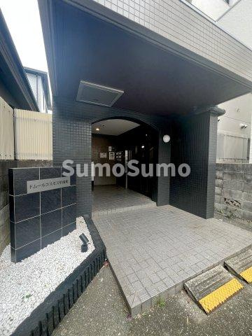 ドムールコスモス甲南町のエントランス|建物の内部です