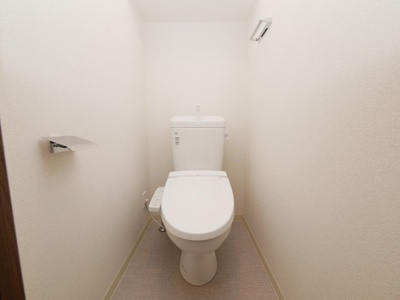 【トイレ】 | プレサンス上町台夕陽丘  | 落ち着いた色調のトイレです