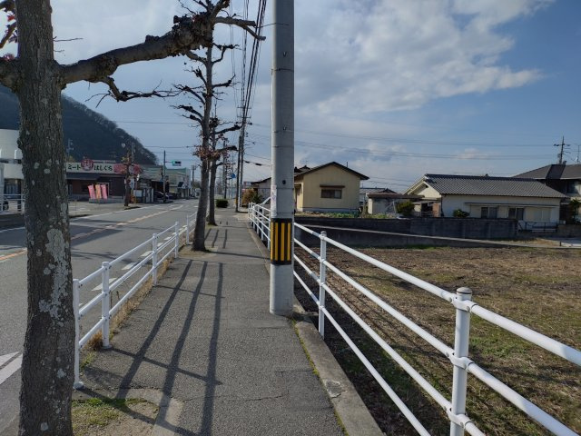 郡売地の前面道路含む現地写真