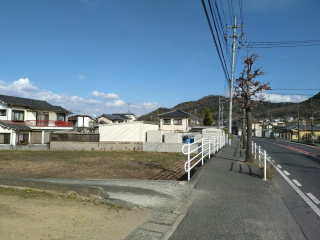 郡売地の前面道路含む現地写真