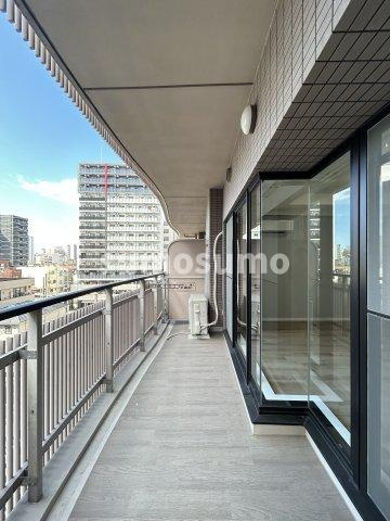 フロンティアタワー難波EAST(旧:グランソレイユ日本橋)のバルコニー