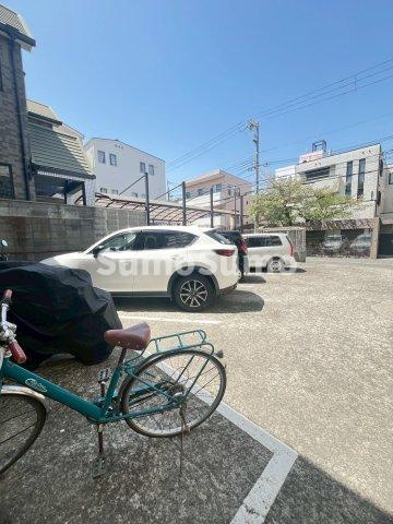 ハッピーコート魚崎の駐車場