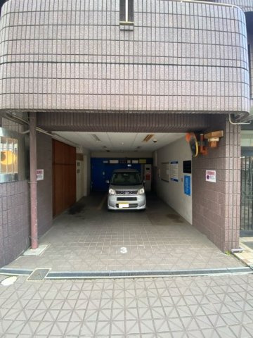 NEO壱番館のエントランス