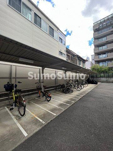 プレサンス上町台リベルテの駐車場