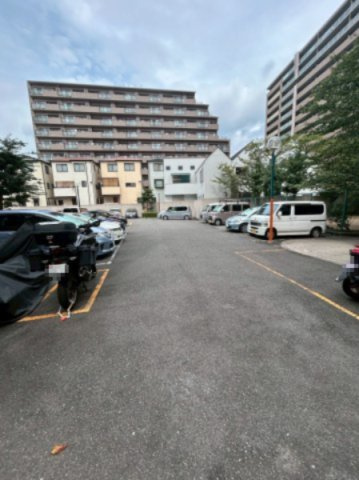 御影ブライトハイツの駐車場