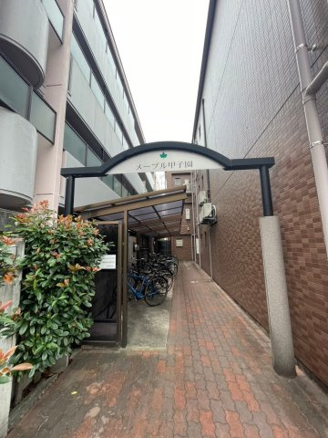 メープル甲子園のエントランス