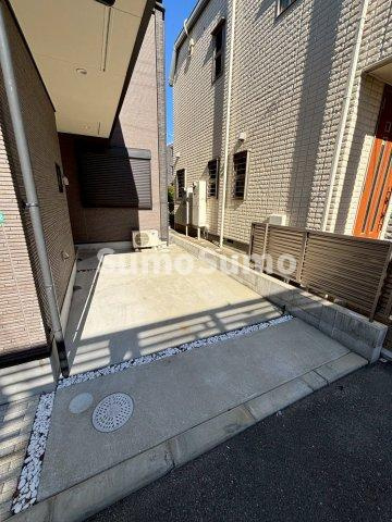 西宮市六軒町住宅の駐車場