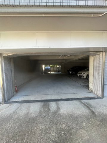 東灘ハイツの駐車場