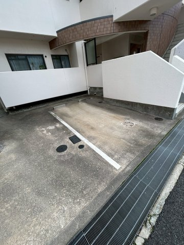 メゾン・ド・グレースの駐車場