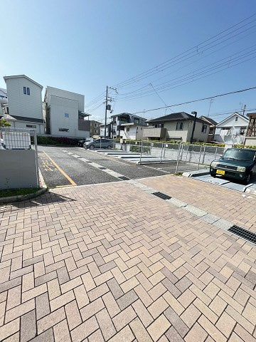 URサンラフレ鳴尾北　11号棟の駐車場