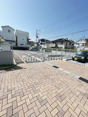 URサンラフレ鳴尾北　11号棟の駐車場|駐車場があるので、車を買う予定の方も安心です