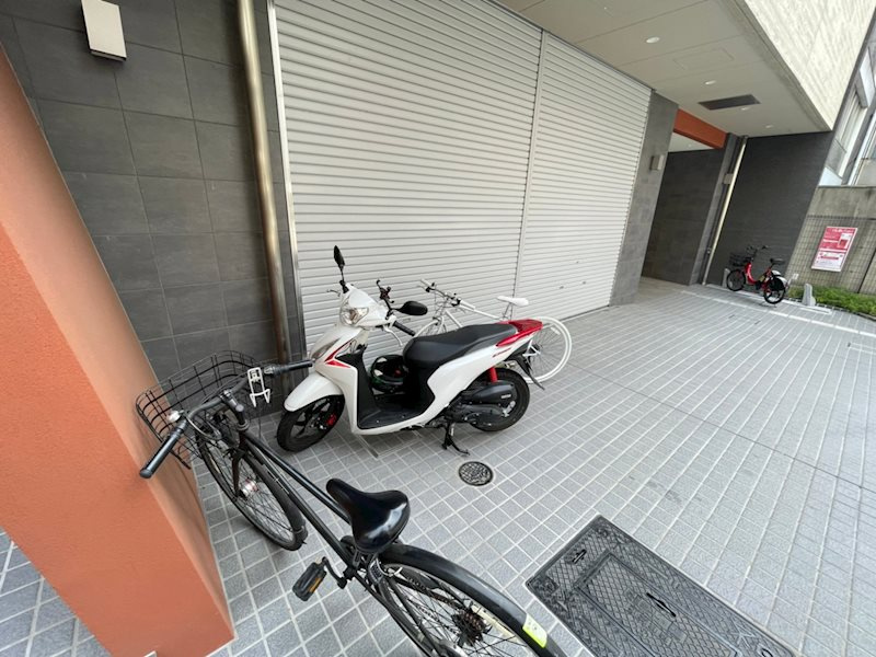 Uresidence Temmabashiの駐車場